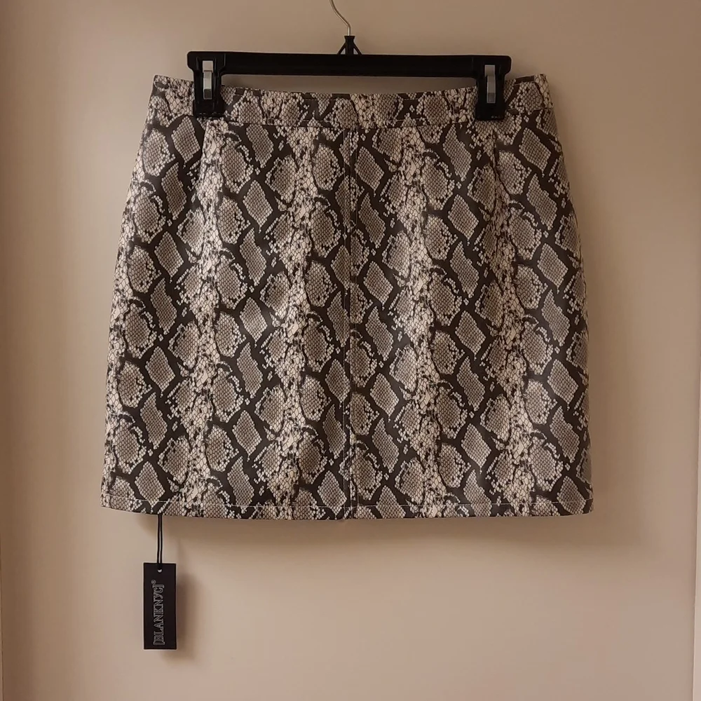 🥳HP🥳 NWT, Blank NYC Break Away Snake Print Skirt